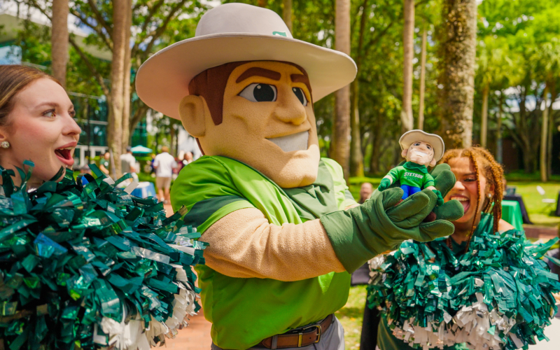 john b mascot with cheerleaders