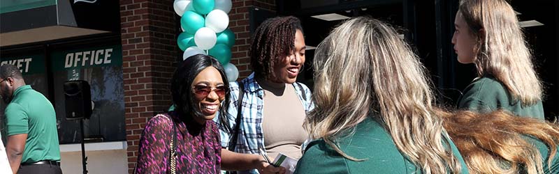 parent and student talking with stetson staff