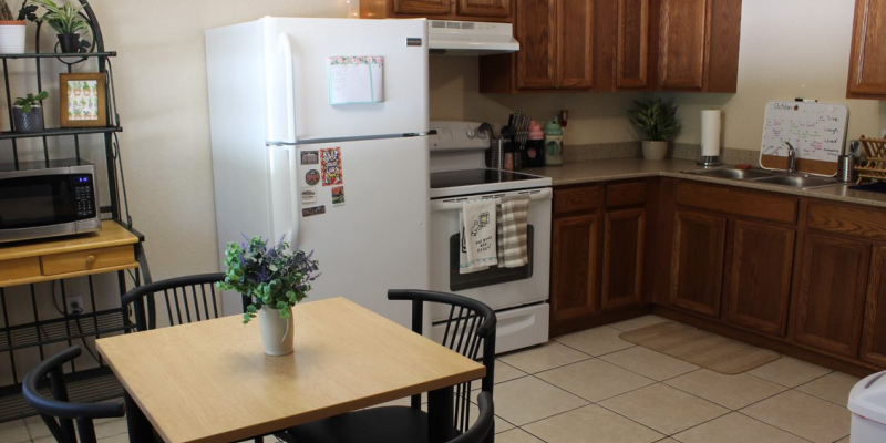 Kitchen of Stetson Cove Apartments 