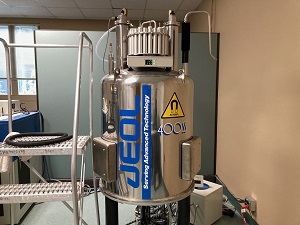 JEOL 400 MHz NMR spectrometer w/auto-sampler, auto-tunable probe, and variable temperature capabilities