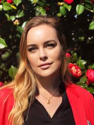 Rebecca Renner headshot