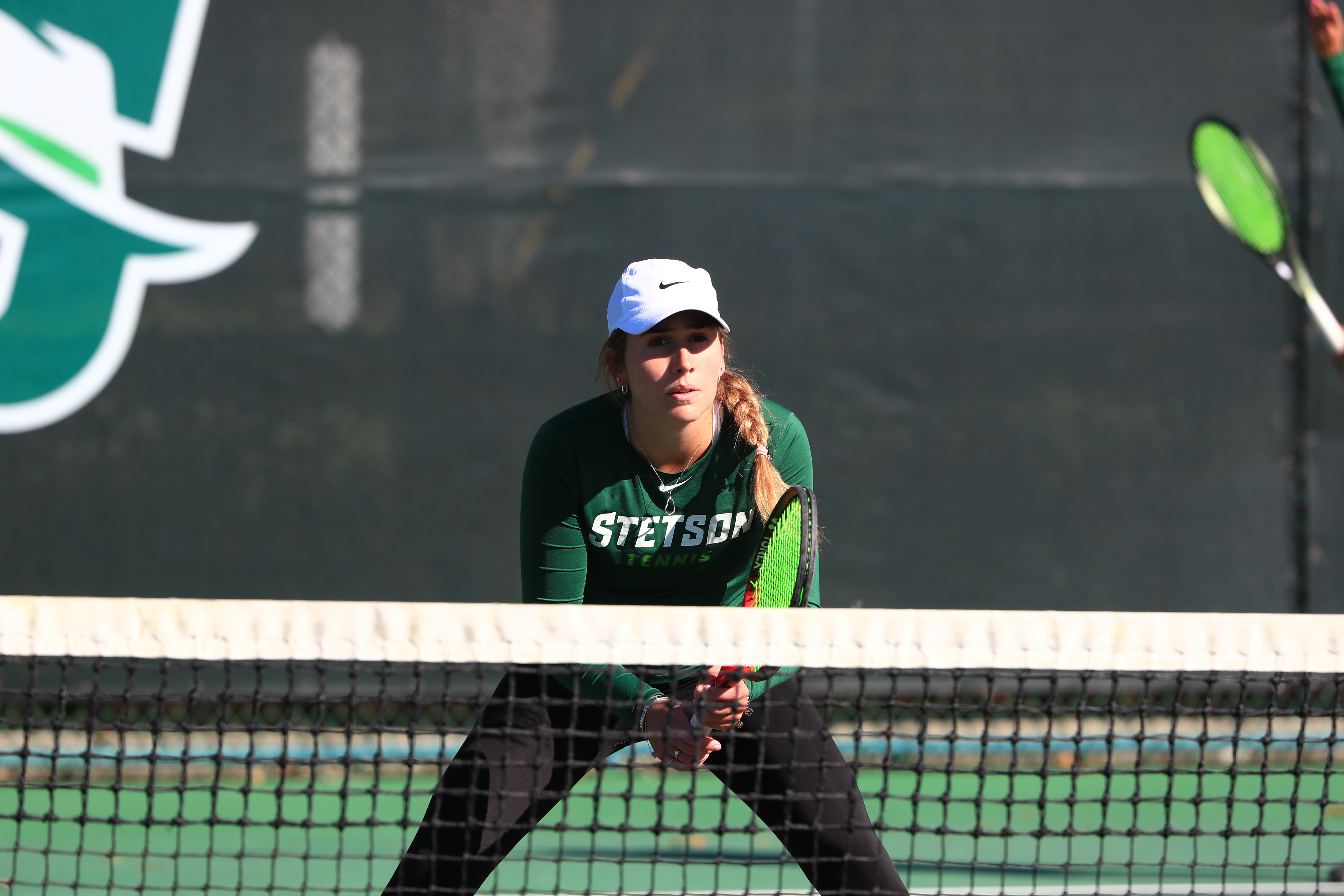 Elodie Foster playing tennis