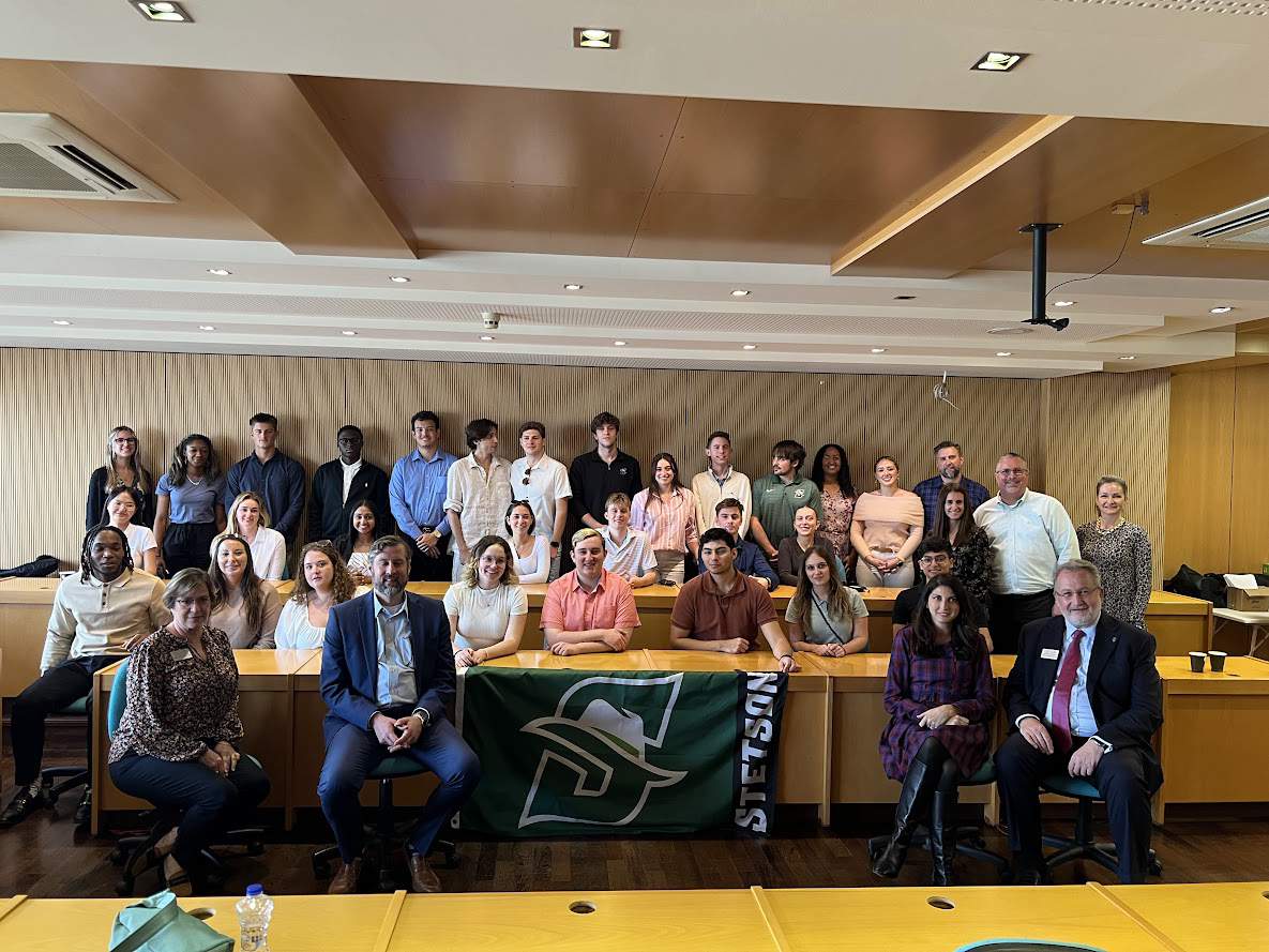 Stetson students in group picture in Greece