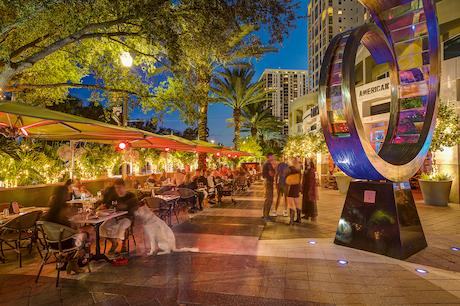 Nighttime diners on Beach Drive