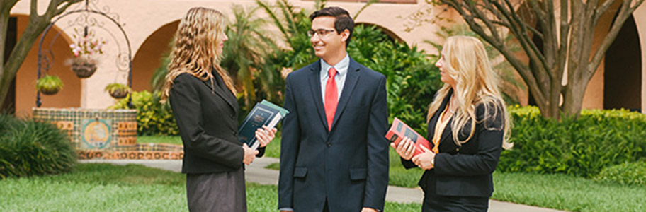 three students in the mayor plaza