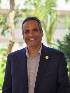 Carlos Concepción headshot