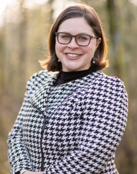 Joanna Perini-Abbott headshot
