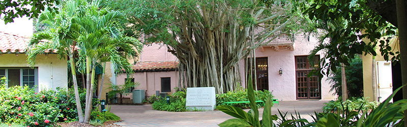 banyan courtyard on stetson law campus