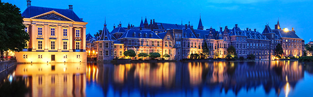 The Binnenhof at night