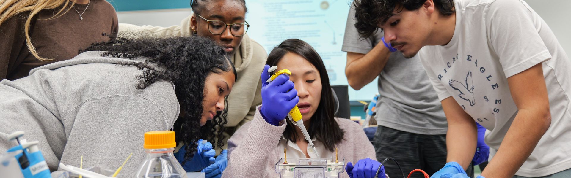 Students and professor doing an experiment in the lab