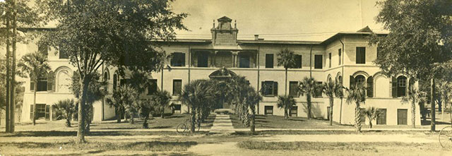 Flagler Hall main entrance, 1902