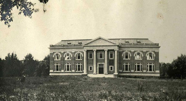 Sampson Hall main entrance in 1908