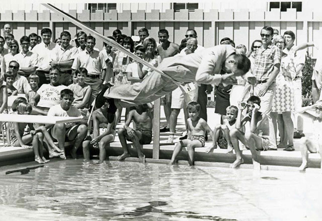 Former President Paul Geren inaugurating the new Stetson swimming pool