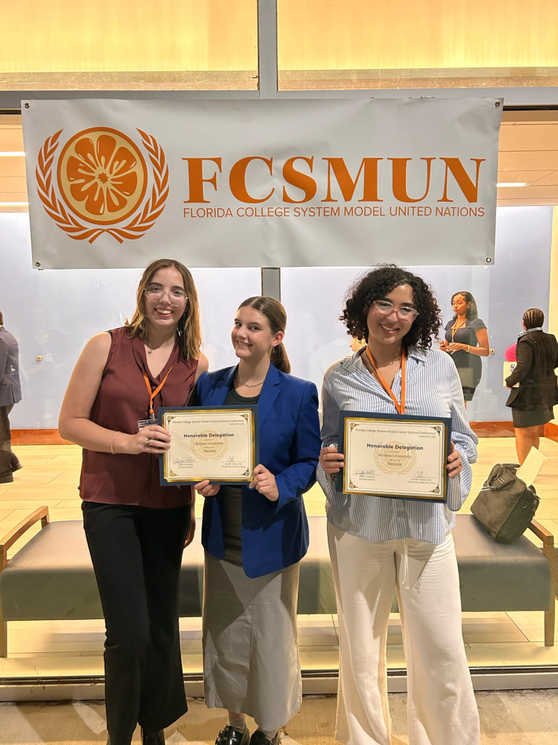 3 girls at fcsmun