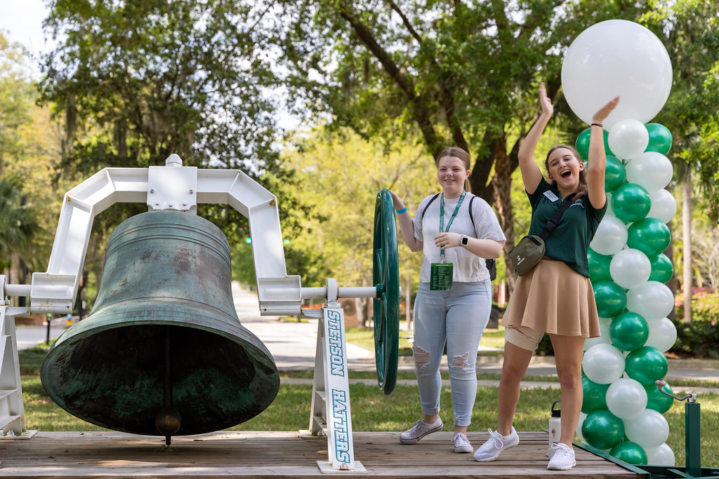 Summer orientation team welcoming students